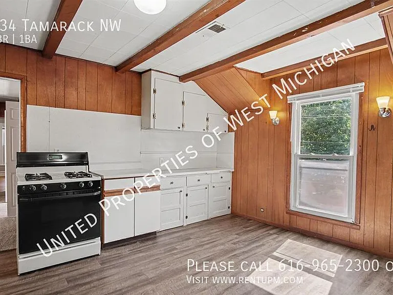 934 Tamarack Ave NW — Photo 3