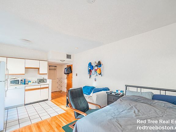 1411 Commonwealth 404 - 6