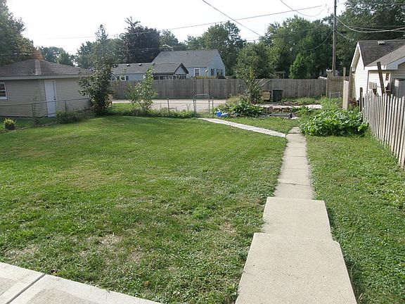 5th image of 734 E Elmwood Ave