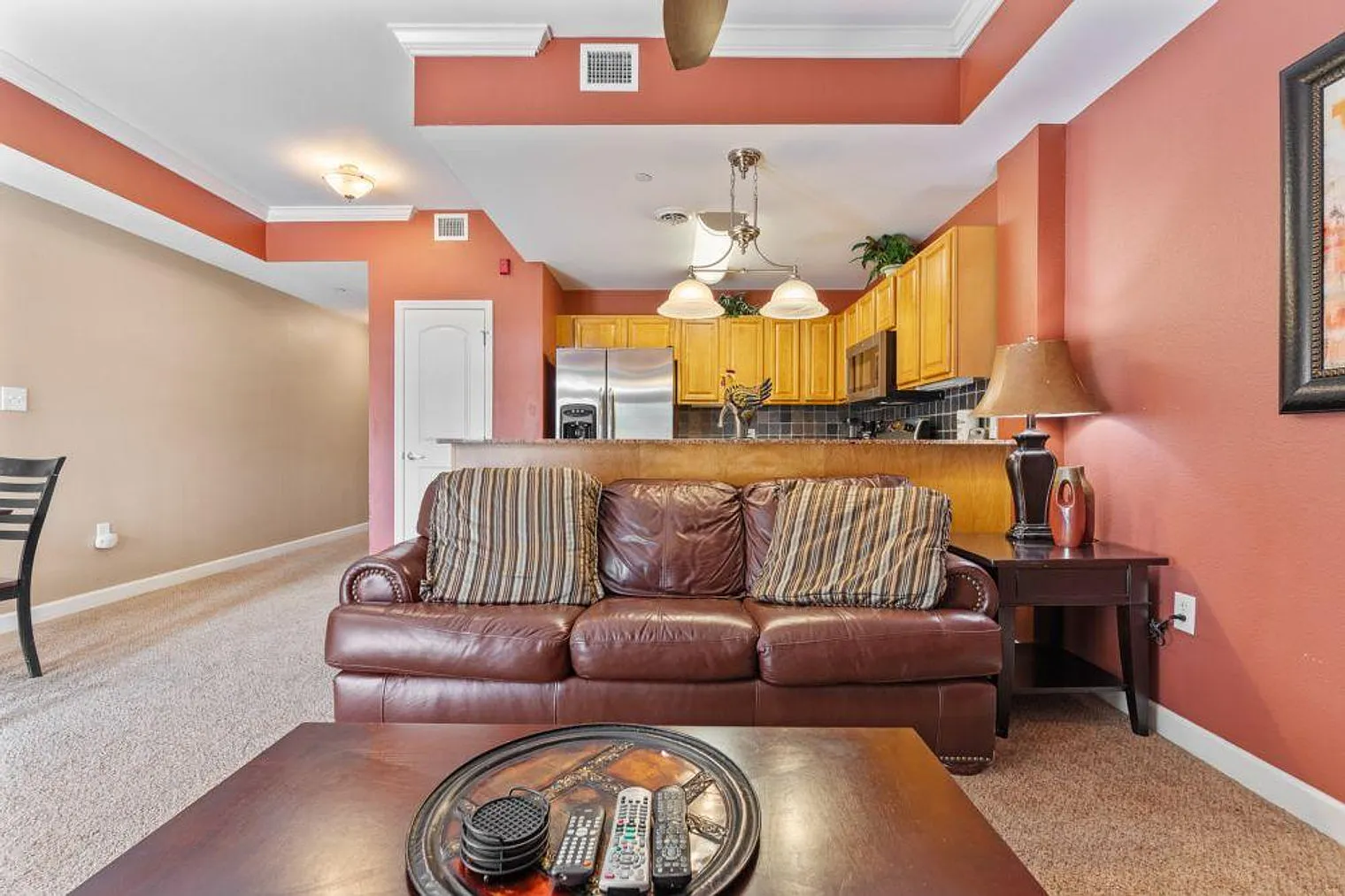 1 bed, 1.0 bath, 947 sqft, $2,926 — Photo 2