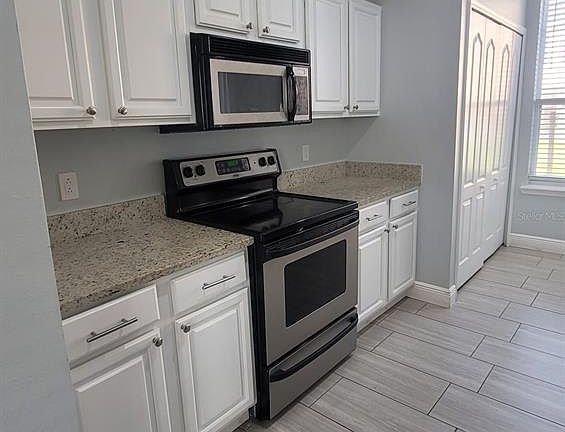 5th image of 647 Captiva Cir