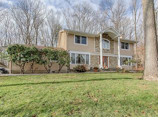 6 Skyview Ter, Morris Plains, NJ 07950