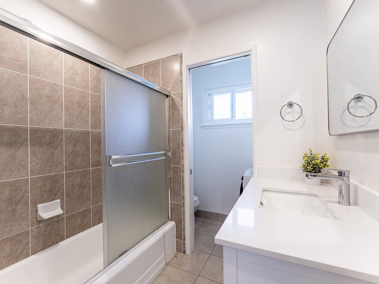 2 bed, 850 sqft, $3,195 — Photo 4