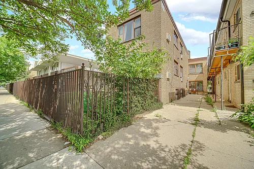 2620 W Foster Ave #1 Photo 1 2620 W Foster Ave #1 Photo 1