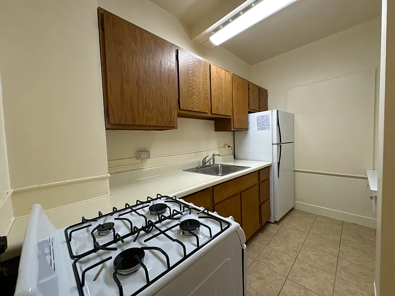 Chateau Apartments — Photo 35
