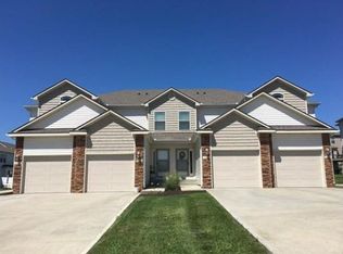 10614 Clubhouse Dr, Kansas City, KS 66109