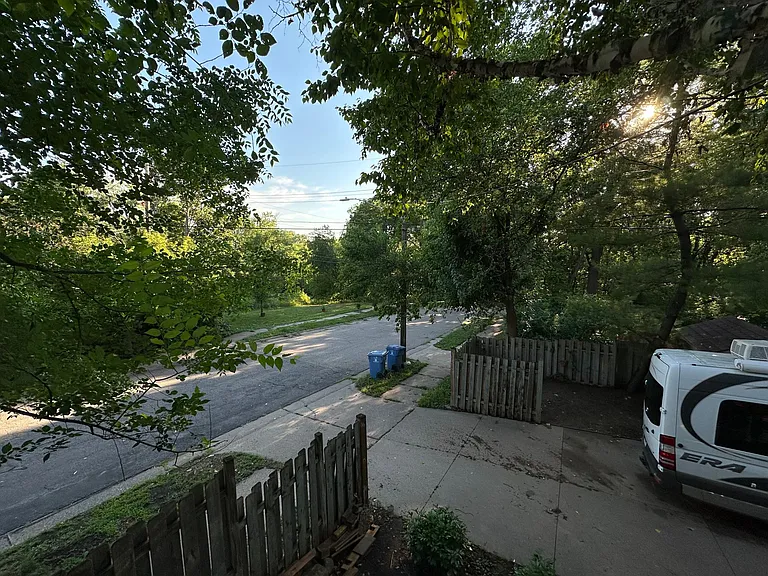 501 Russell Ave N #L — Photo 22