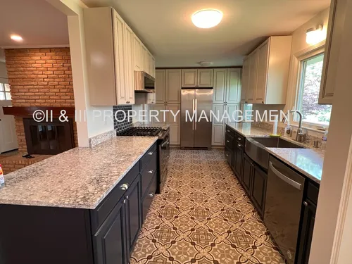 502 W Country Lane Ter Photo 1