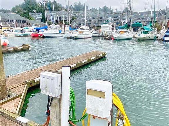 2nd image of SE Bay Blvd