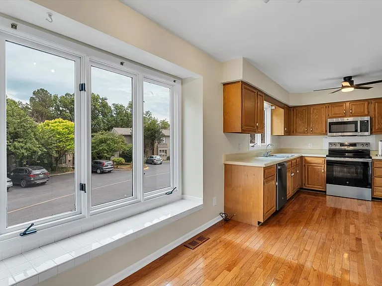 3420 Londonderry Ct — Photo 5
