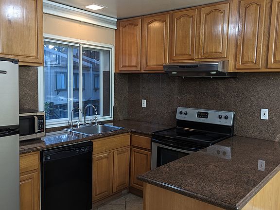4th image of 1031 Clyde Ave
