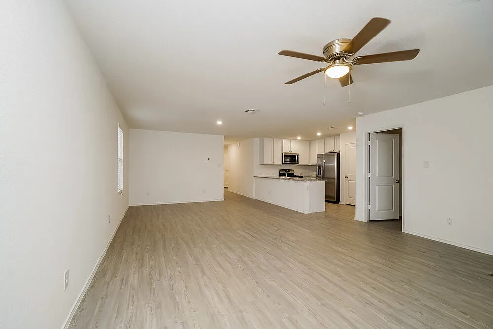4 bed, 2.0 bath, 1667 sqft, $1,720 — Photo 4