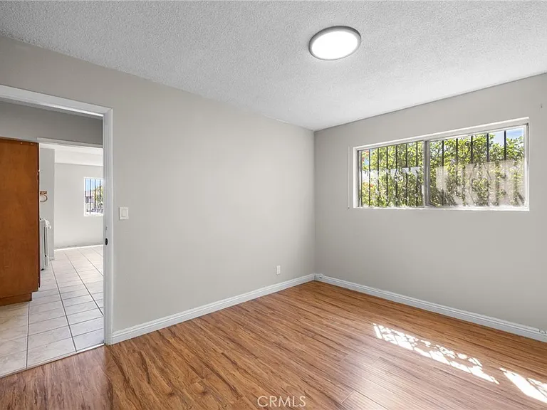 207 E Flora St — Photo 32