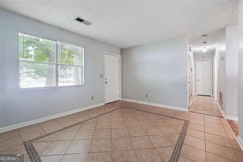3 bed, 2.0 bath, 1023 sqft, $1,600 — Photo 4