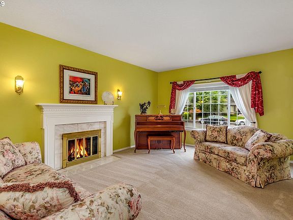 4th image of 218 NE Hillwood Dr
