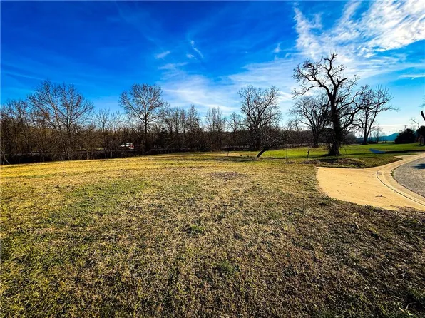 1207 S Cedar St, Nevada, MO 64772