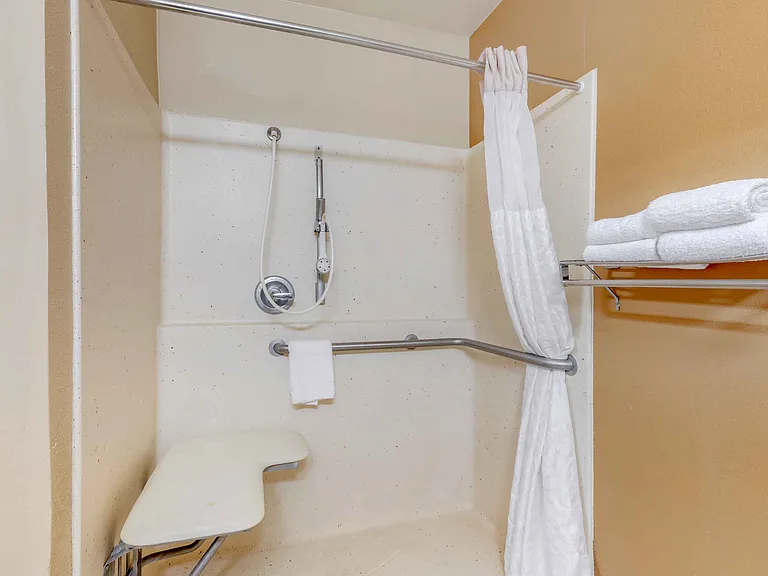 Deluxe Studio - 2 Full Beds