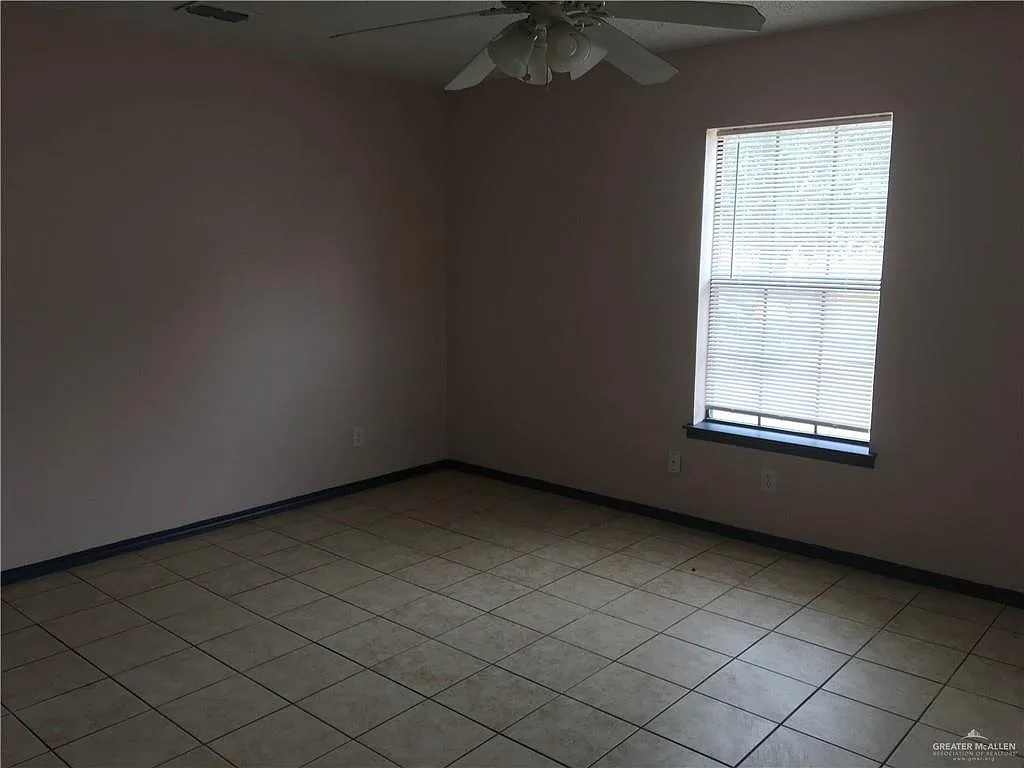 2 bed, 2.0 bath, 912 sqft, $875 — Photo 3