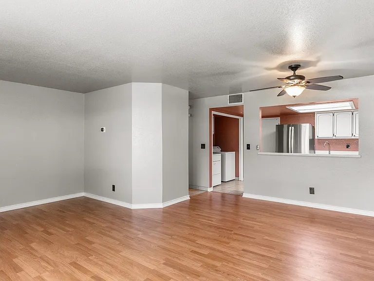 273 E Upjohn Ave — Photo 4