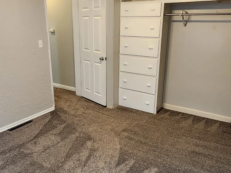 585 S 1200 W — Photo 18
