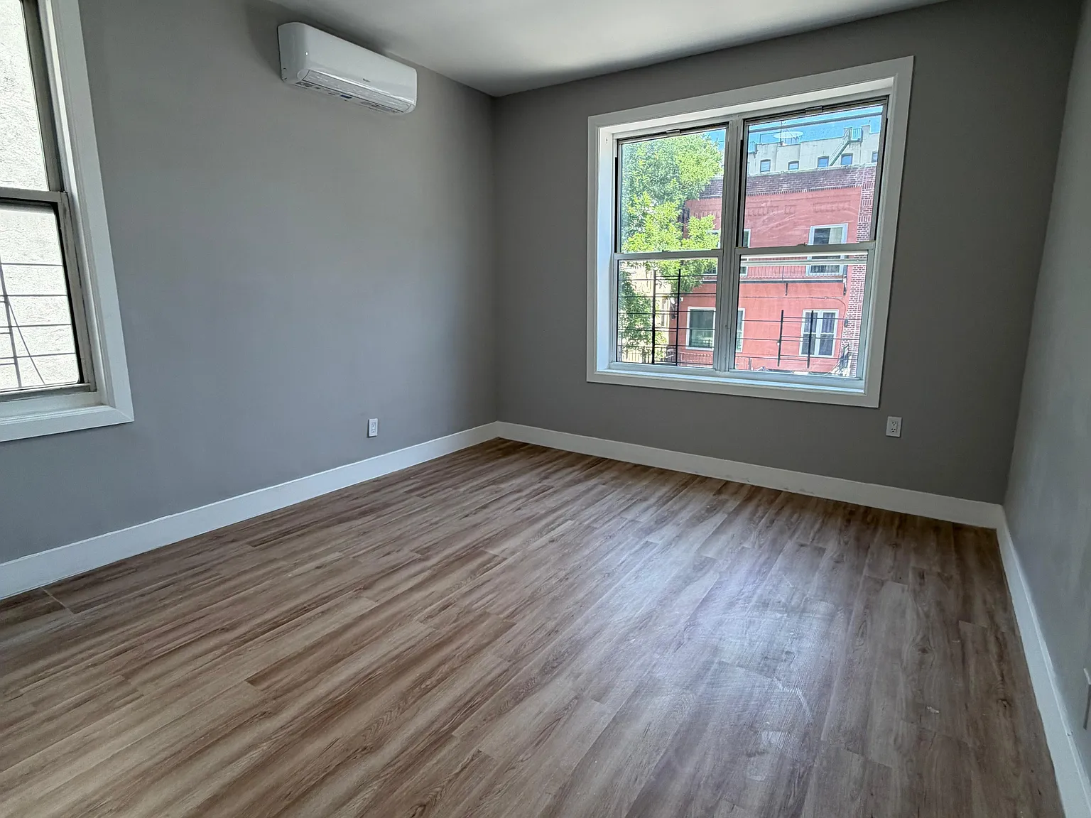 4 bed, $4,000 — Photo 2