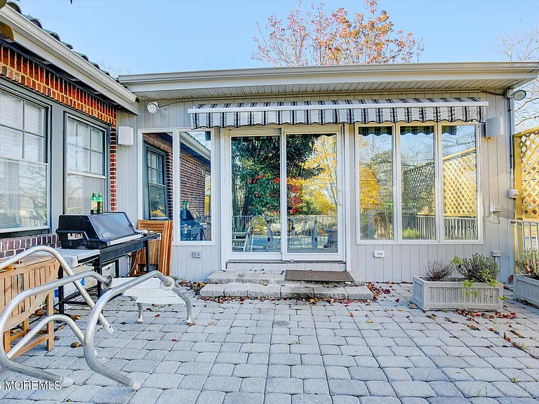 589 Westwood Ave — Photo 29