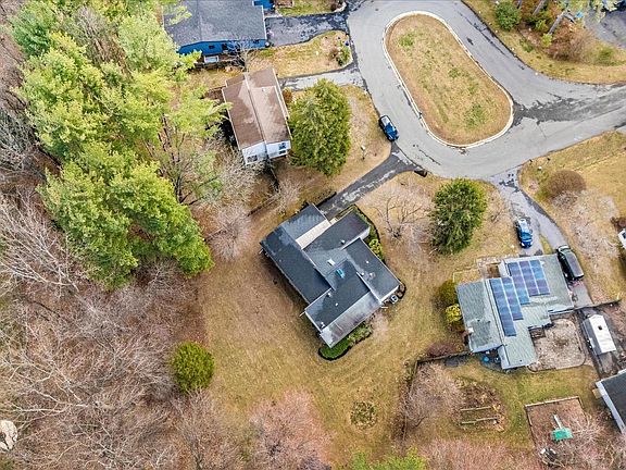 4th image of 14 Cherry Grove Ct