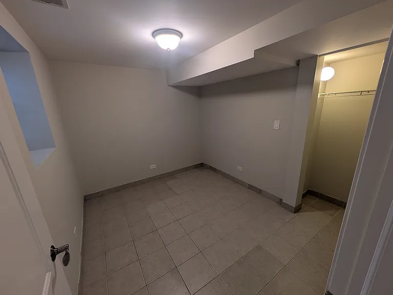 4321 1/2 N Tripp Ave #1W — Photo 12