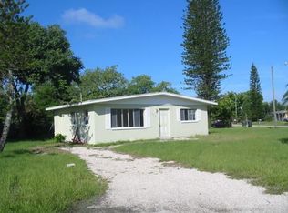 2710 Elmwood St, Fort Myers, FL 33901