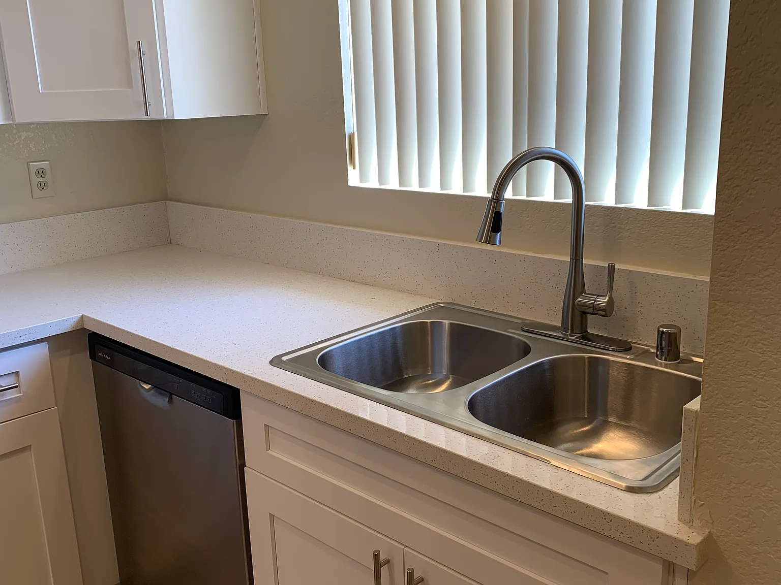 2 bed, 2.5 bath, 1050 sqft, $2,925 — Photo 2