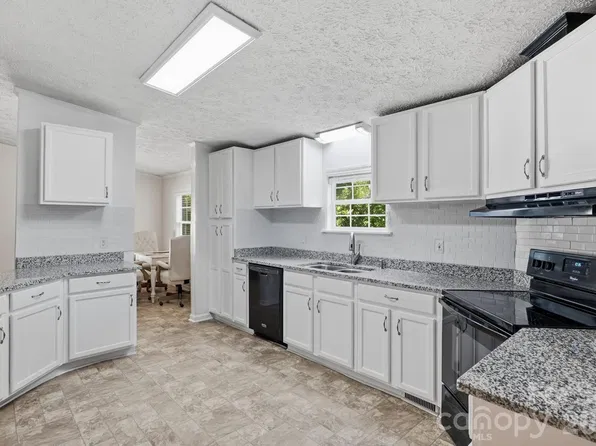 2322 Cyrus Dr, Clover, SC 29710