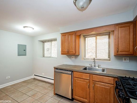 2nd image of 718 Mulford St APT 1N