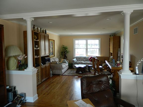 2nd image of 723 Fairview Ln