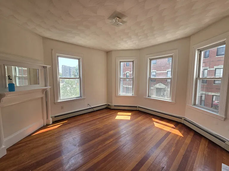 77 Walnut St #3 — Photo 1