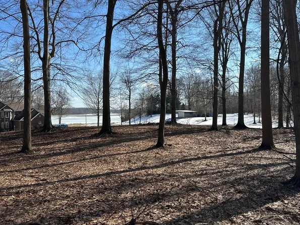 8828 Beechwood Ct, Berrien Center, MI 49102