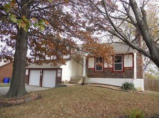 208 S Montclaire Dr, Olathe, KS 66061