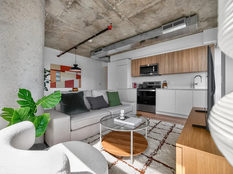 748 Bathurst St