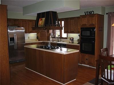 3rd image of 7343 Shamrock Dr