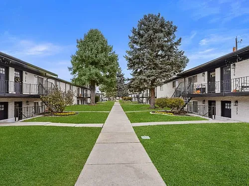 White Pines Apts Photo 1