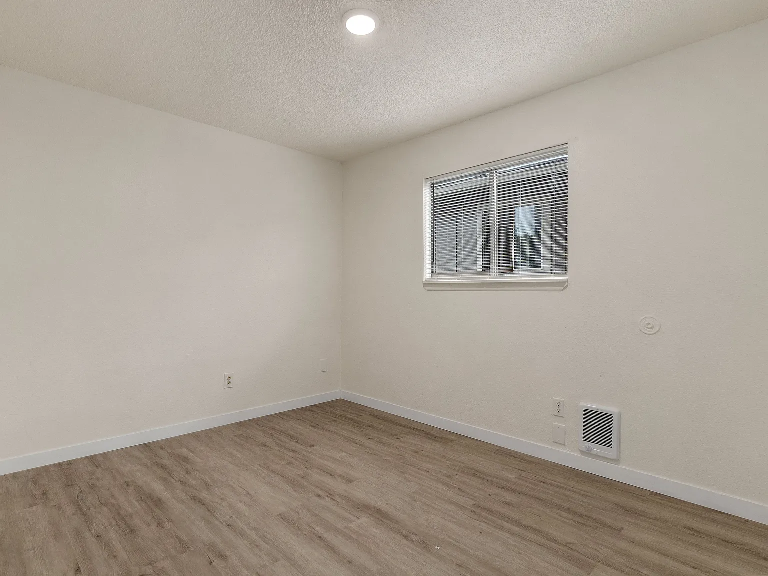 South Pacific Apartments — Photo 4