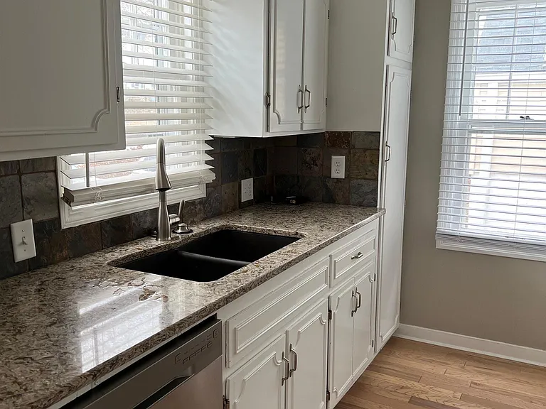 6235 Pierce St — Photo 2