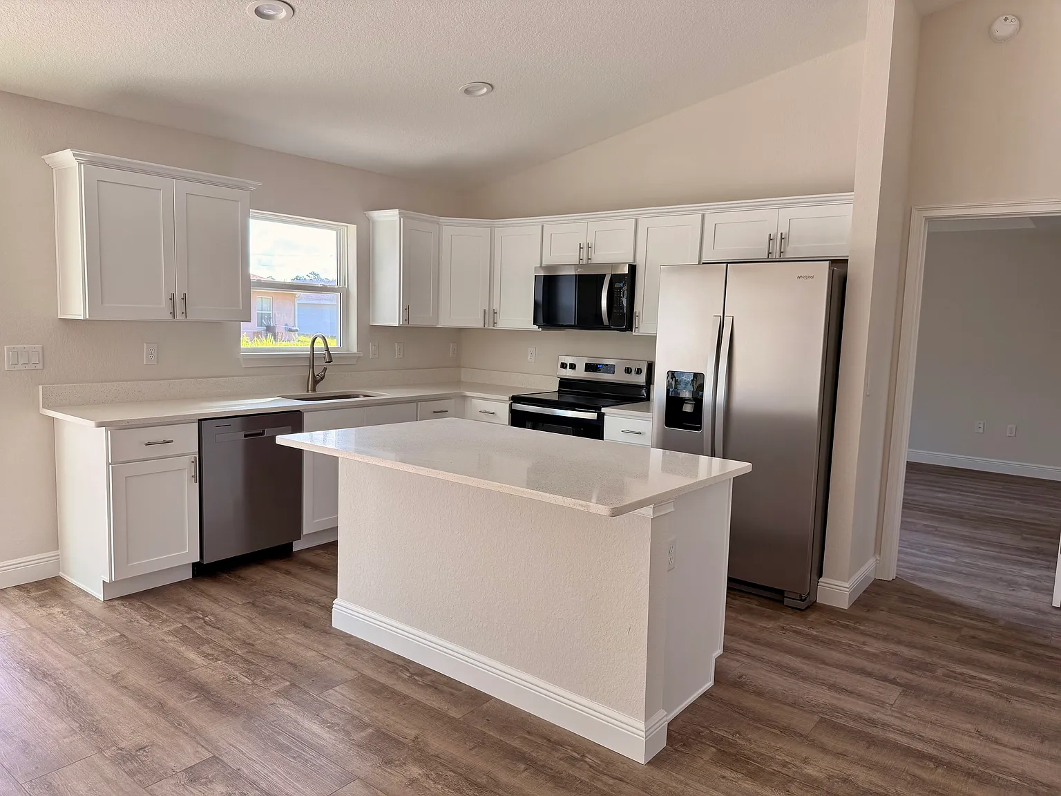 3 bed, 1617 sqft, $1,775 — Photo 2