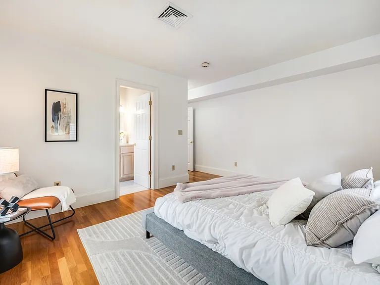 1520 Columbia Rd #2 — Photo 7