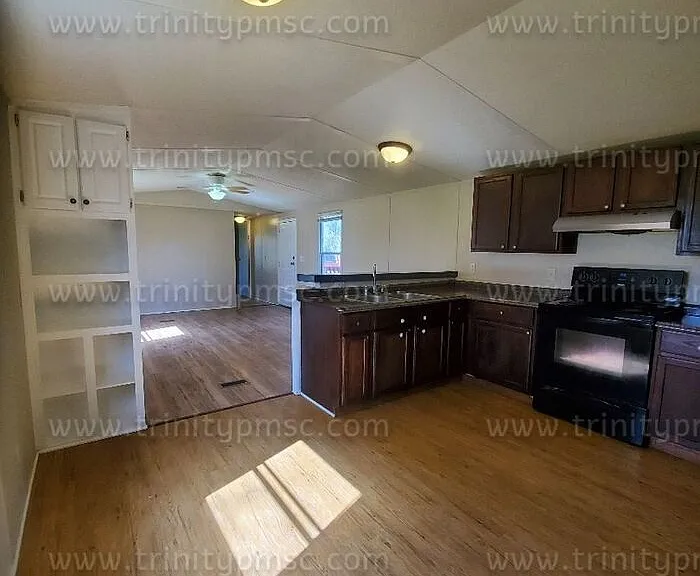 106 Vaughn Dr — Photo 3