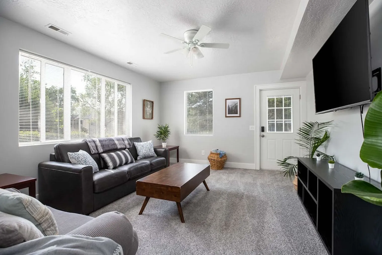 2 bed, 1.0 bath, 1194 sqft, $3,159 — Photo 2