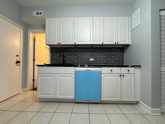 5th image of 3565 W Cortland St #1
