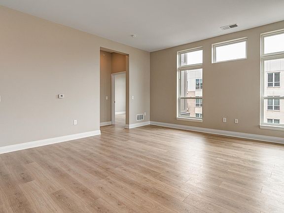 4th image of 6640 Mooney St #408