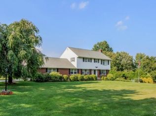 2 Apache Dr, Brookfield, CT 06804