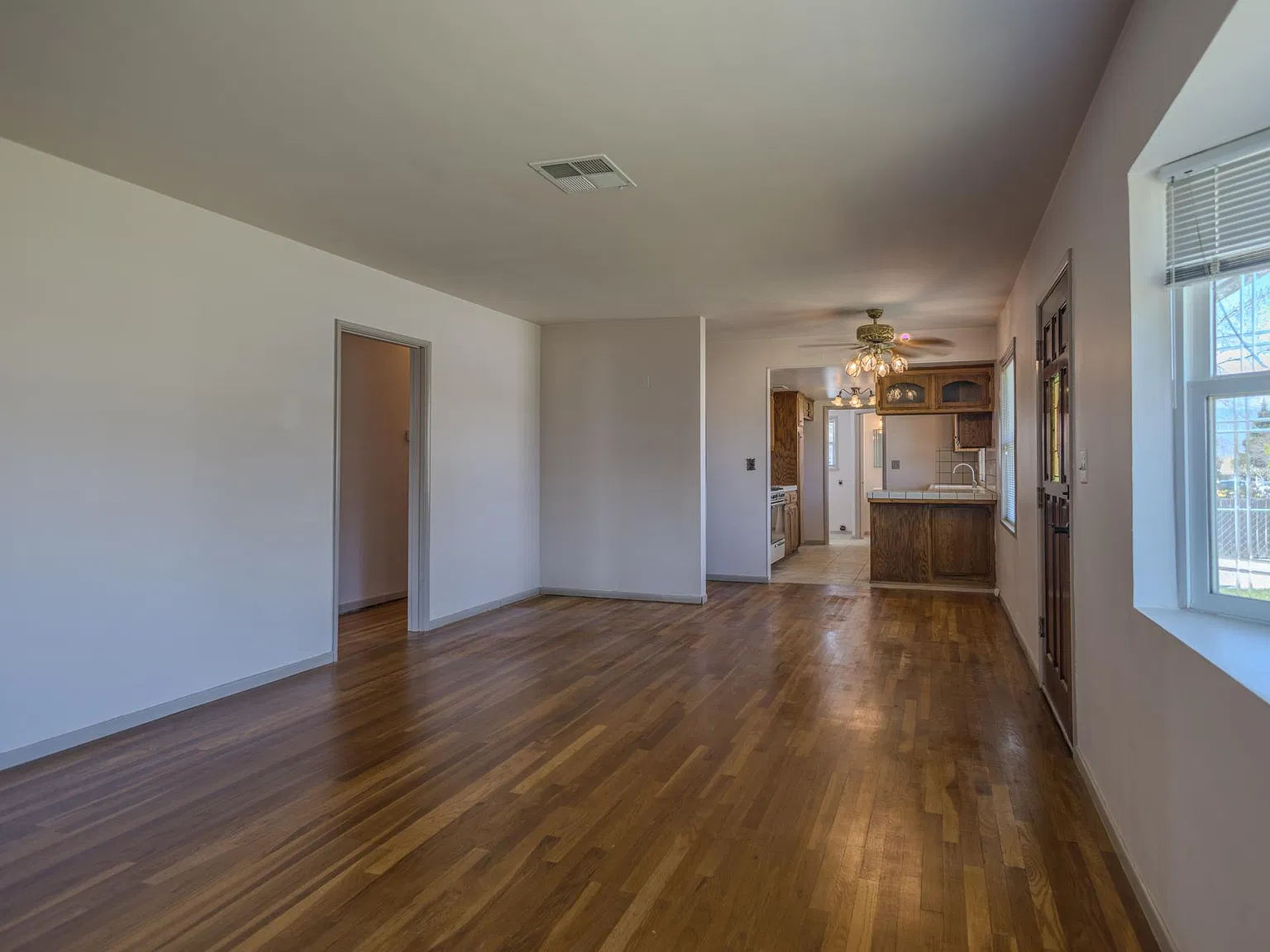 3 bed, 1181 sqft, $2,400 — Photo 4