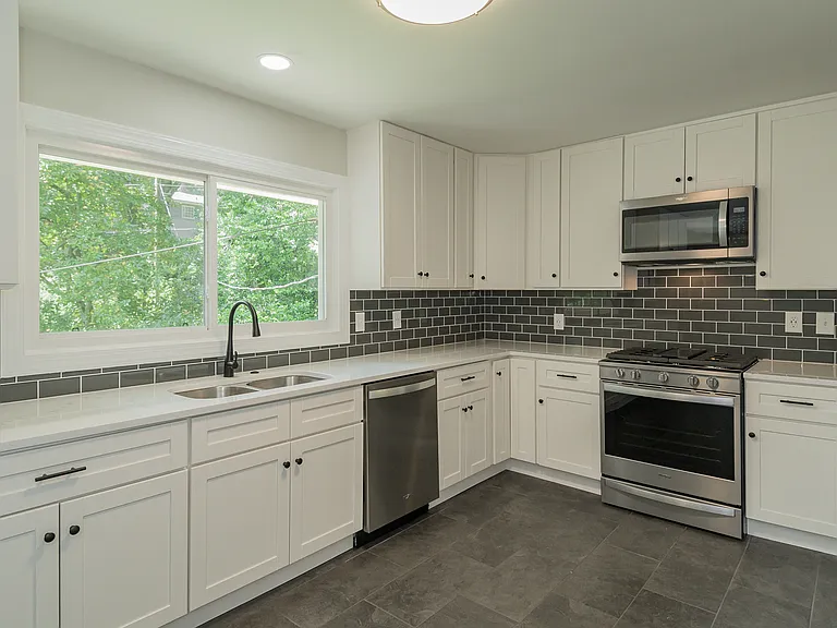 2624 Southview Pl — Photo 3